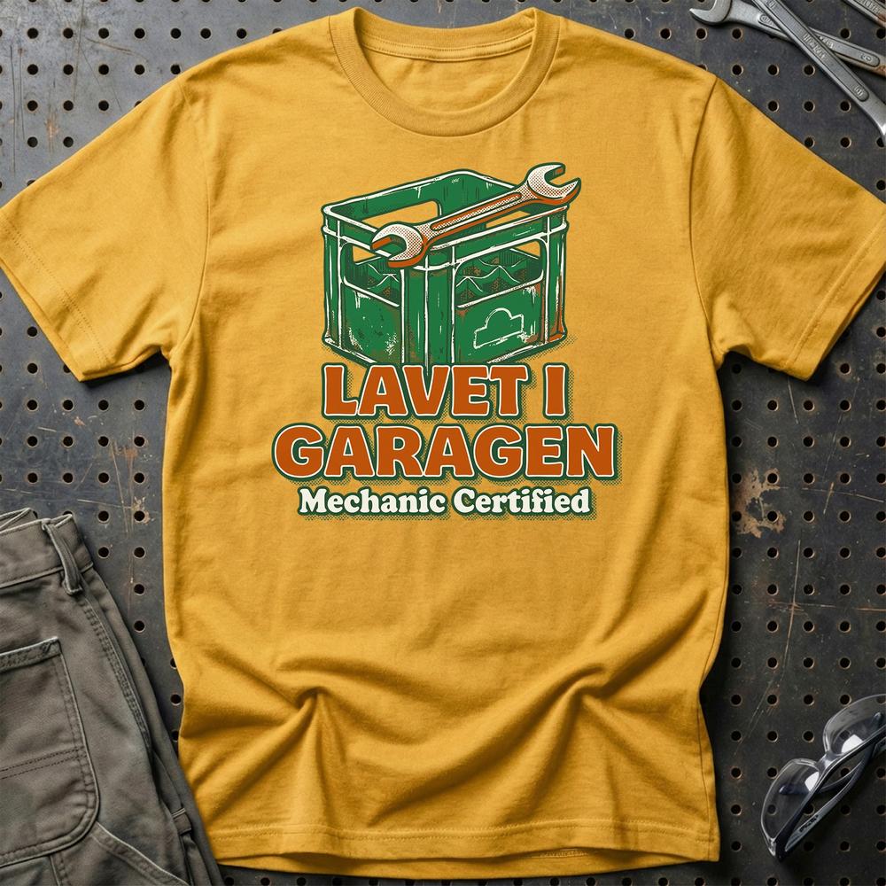 Lavet i Garagen – Mekaniker - Unisex T-Shirt , Bomuld-Beklædning-Garage Culture-Guld-S-Garage Culture Shop- garage - man cave - merchandise