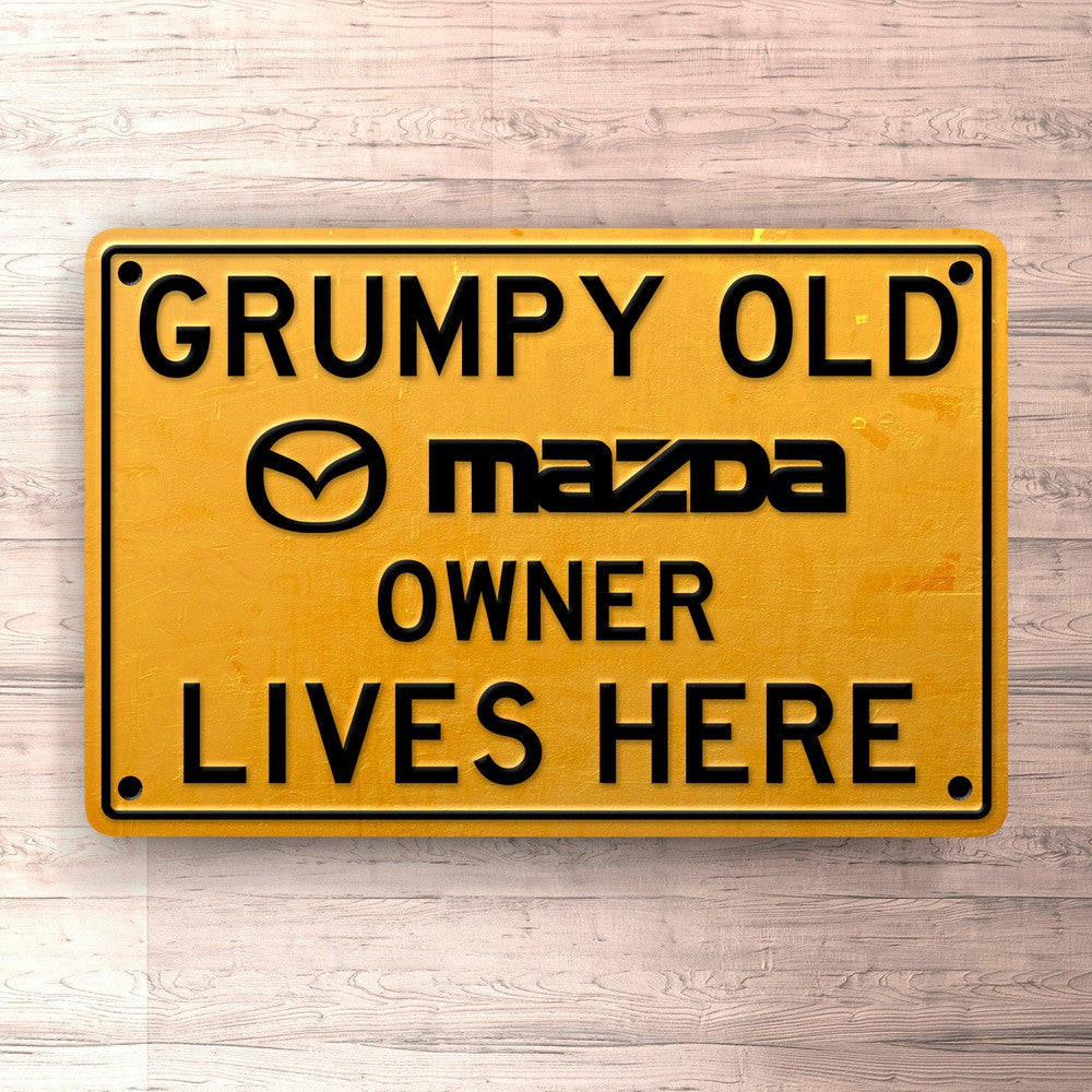 Mazda Grumpy Old Mazda Owner Lives Here Skilte, Musemåtte, Dørmåtte , Plakat-Skilte-Mazda-Garage Culture Shop- garage - man cave - merchandise