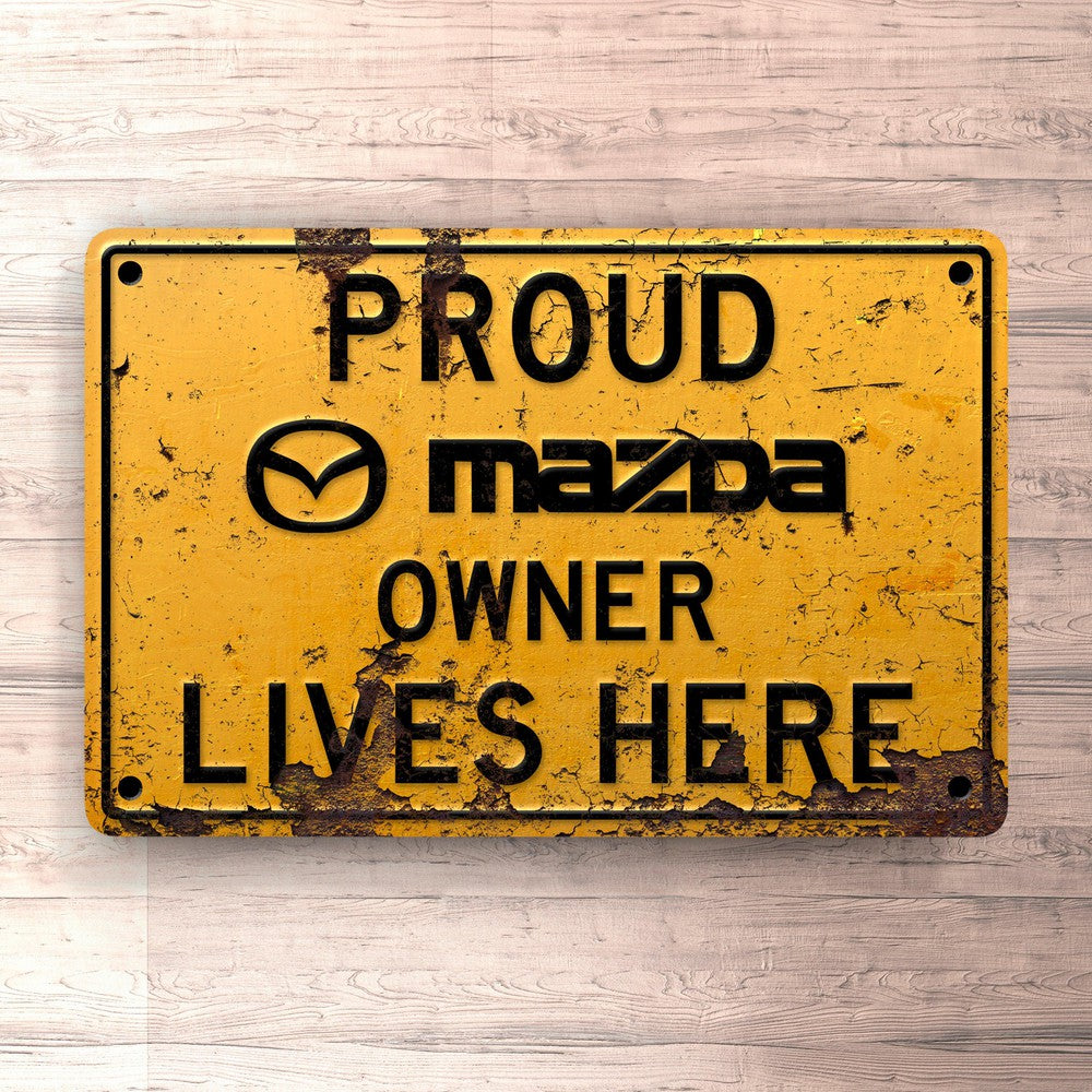 Mazda Proud Mazda Owner Lives Here Skilte, Musemåtte, Dørmåtte-Skilte-Mazda-Garage Culture Shop- garage - man cave - merchandise