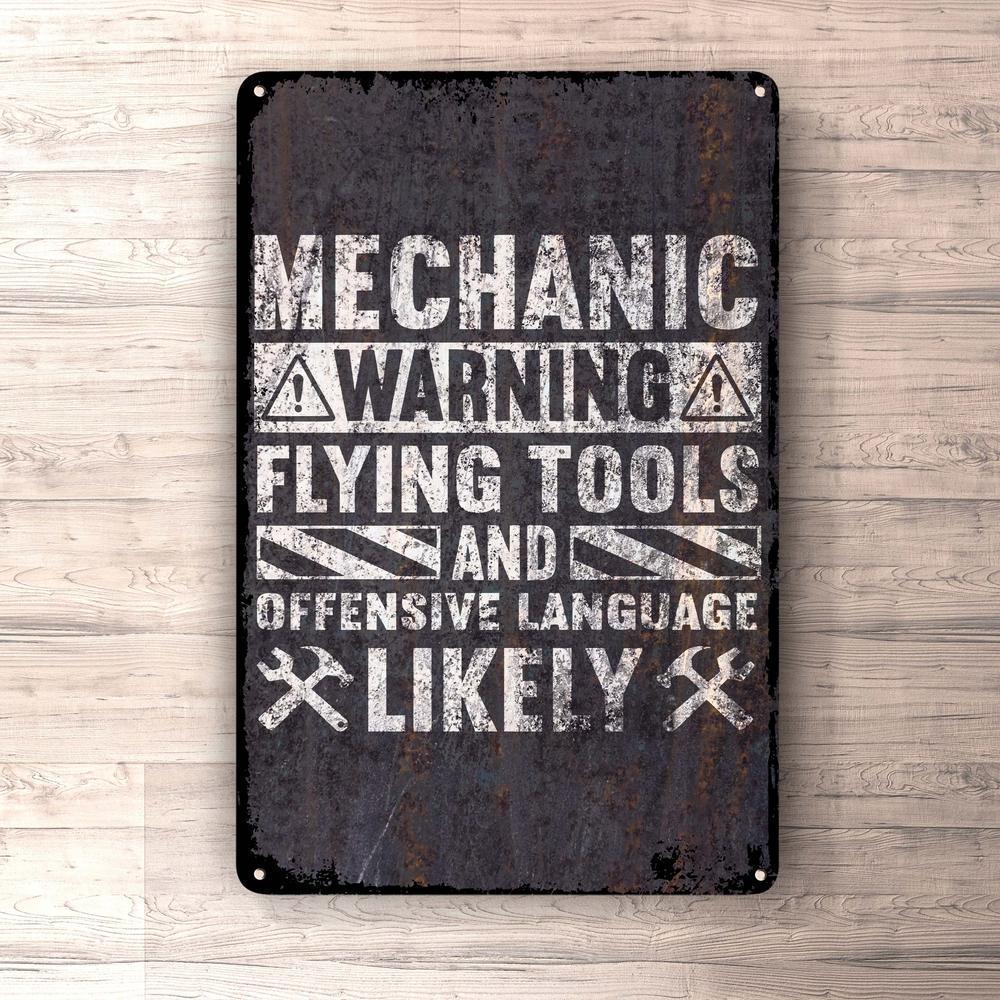 Mechanic Warning Flying Tools Skilte, Musemåtte, Dørmåtte , Plakat-Skilte-Funny Garage-Garage Culture Shop- garage - man cave - merchandise