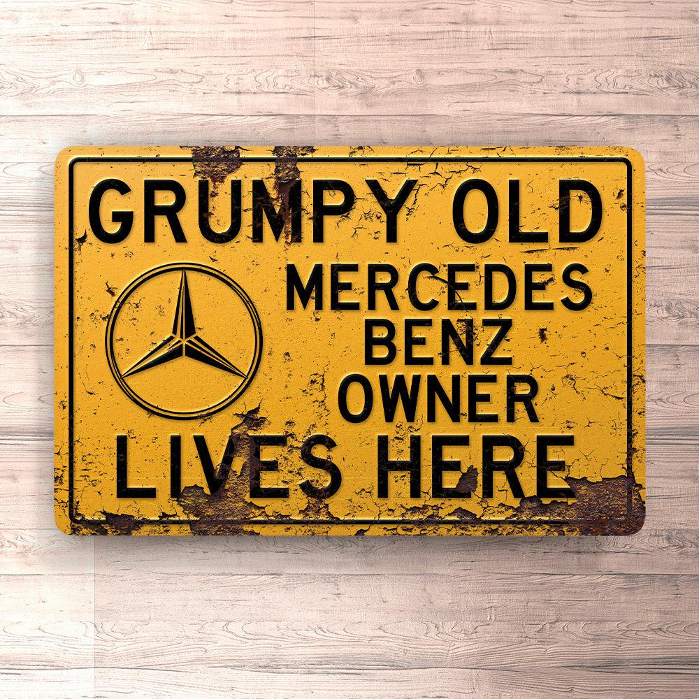 Mercedes Grumpy Old Mercedes Owner Lives Here Skilte, Musemåtte, Dørmåtte-Skilte-Mercedes-Garage Culture Shop- garage - man cave - merchandise