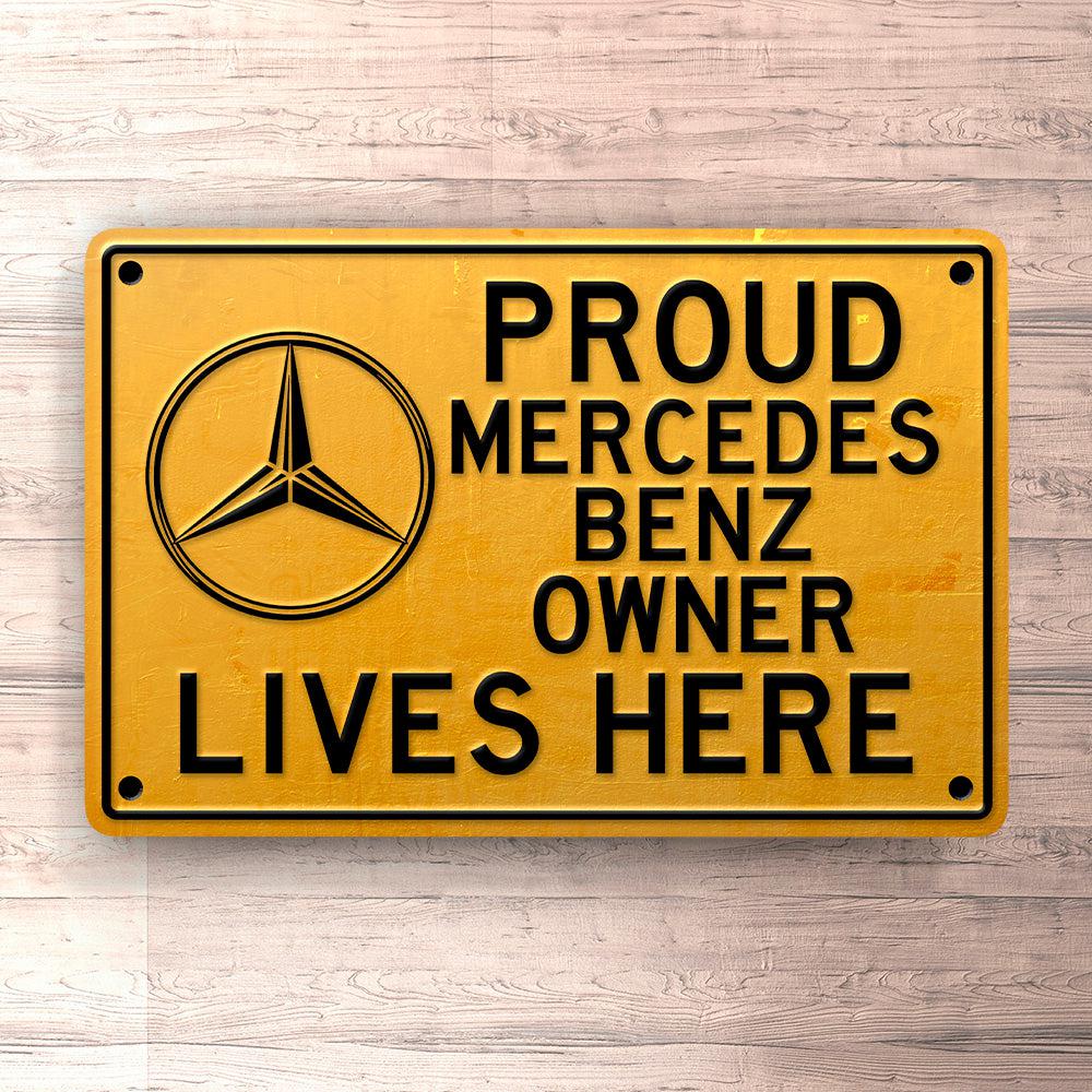 Mercedes Proud Mercedes Benz Owner Lives Here Skilte, Musemåtte, Dørmåtte-Skilte-Mercedes-Garage Culture Shop- garage - man cave - merchandise