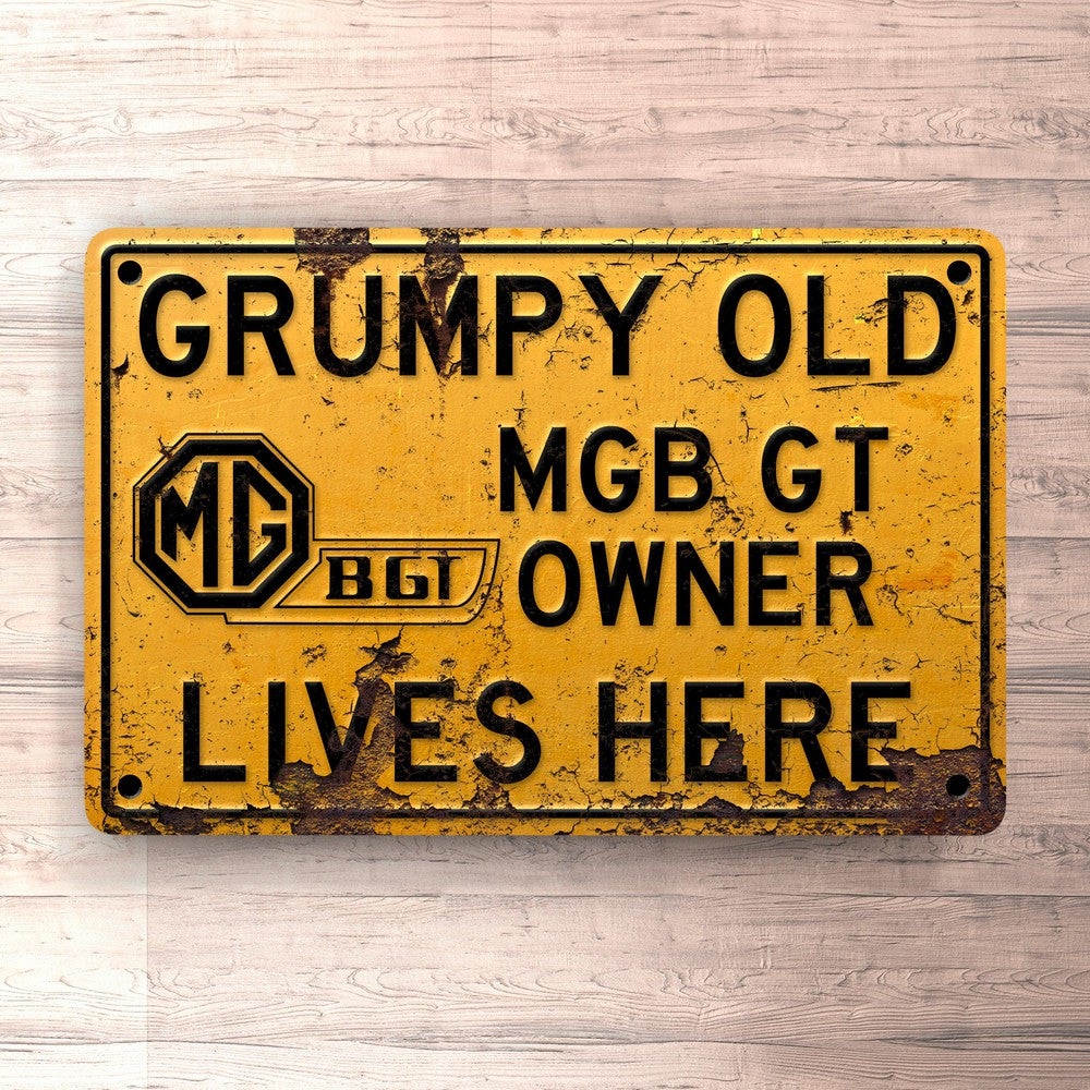 Mgb Gt Grumpy Old Mgb Gt Owner Lives Here Skilte, Musemåtte, Dørmåtte-Skilte-MG-Garage Culture Shop- garage - man cave - merchandise