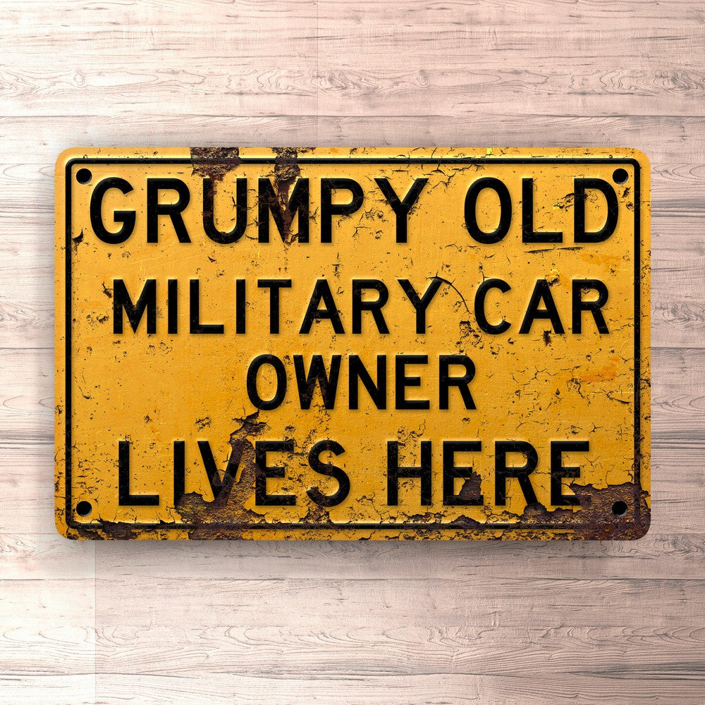 Military Grumpy Old Military Owner Lives Here Skilte, Musemåtte, Dørmåtte-Skilte-Military-Garage Culture Shop- garage - man cave - merchandise