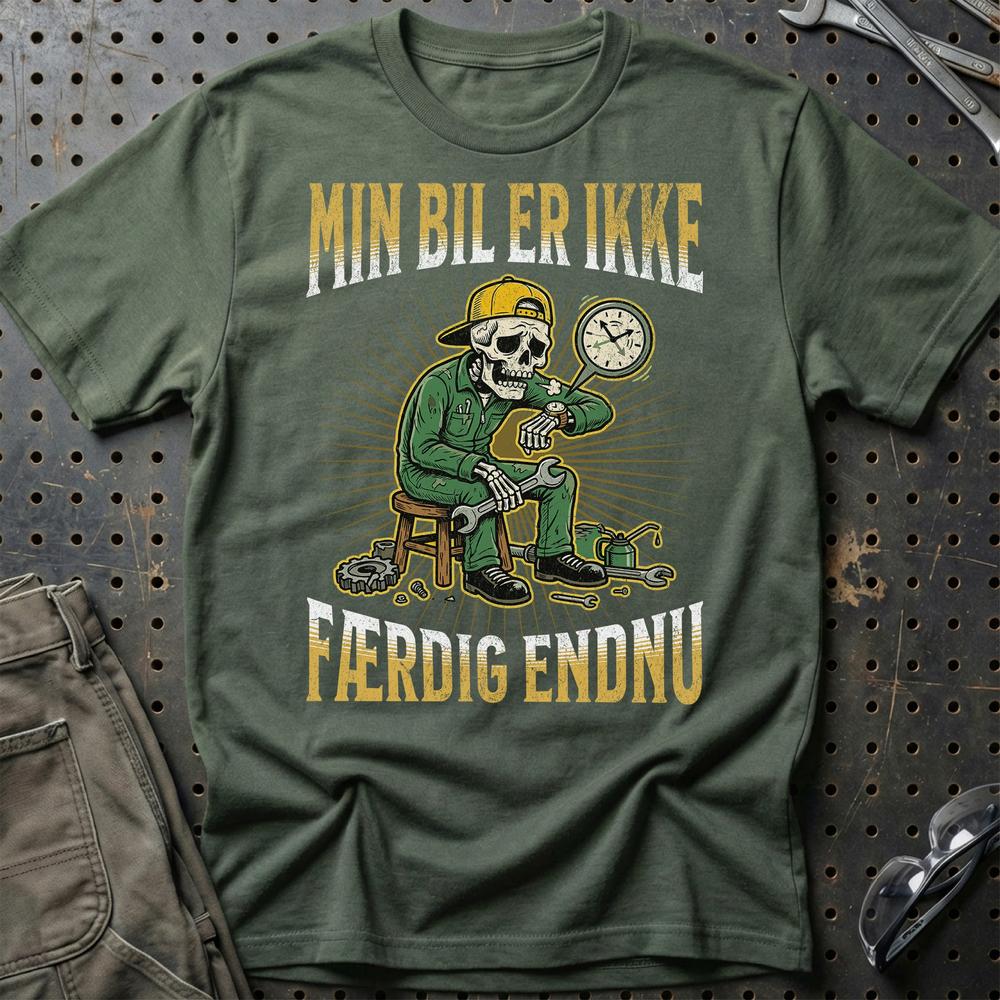Min Bil Er Ikke Færdig Endnu - Unisex T-Shirt , Bomuld-Beklædning-Garage Culture-Grøn Militær-S-Garage Culture Shop- garage - man cave - merchandise