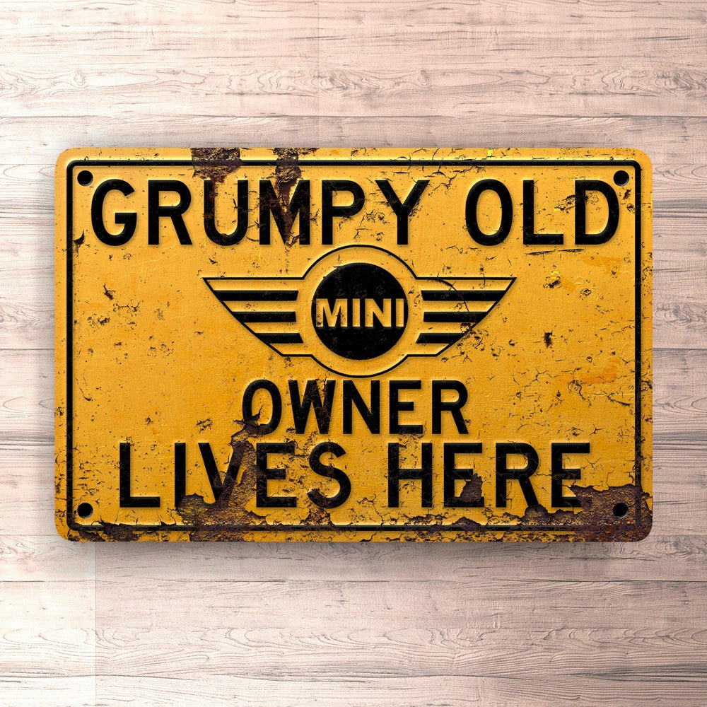 Mini Cooper Grumpy Old Mini Cooper Owner Lives Here Skilte, Musemåtte, Dørmåtte-Skilte-Mini-Garage Culture Shop- garage - man cave - merchandise