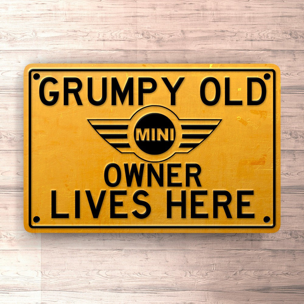 Mini Cooper Grumpy Old Mini Cooper Owner Lives Here Skilte, Musemåtte, Dørmåtte , Plakat-Skilte-Mini-Garage Culture Shop- garage - man cave - merchandise