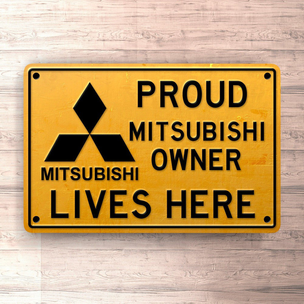 Mitsubishi Proud Mitsubishi Owner Lives Here Skilte, Musemåtte, Dørmåtte , Plakat-Skilte-Mitsubishi-Garage Culture Shop- garage - man cave - merchandise