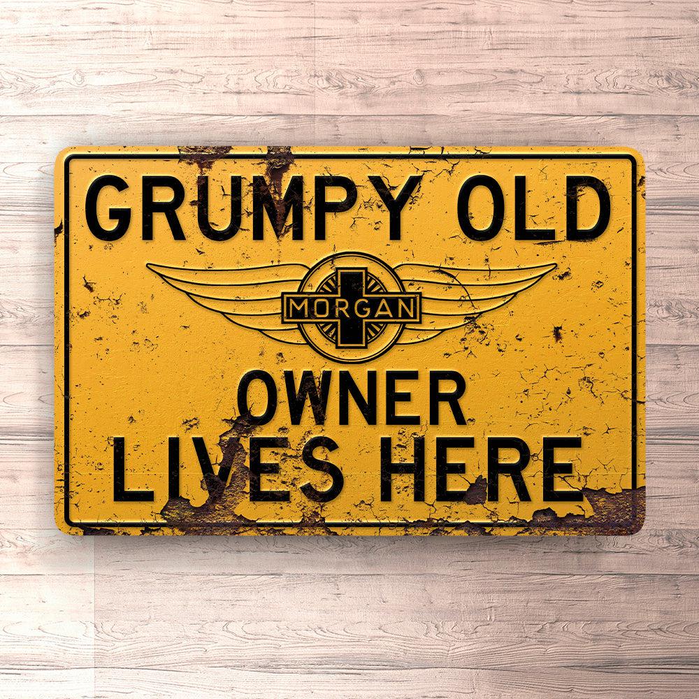 Morgan Grumpy Old Morgan Owner Lives Here Skilte, Musemåtte, Dørmåtte-Skilte-Morgan-Garage Culture Shop- garage - man cave - merchandise