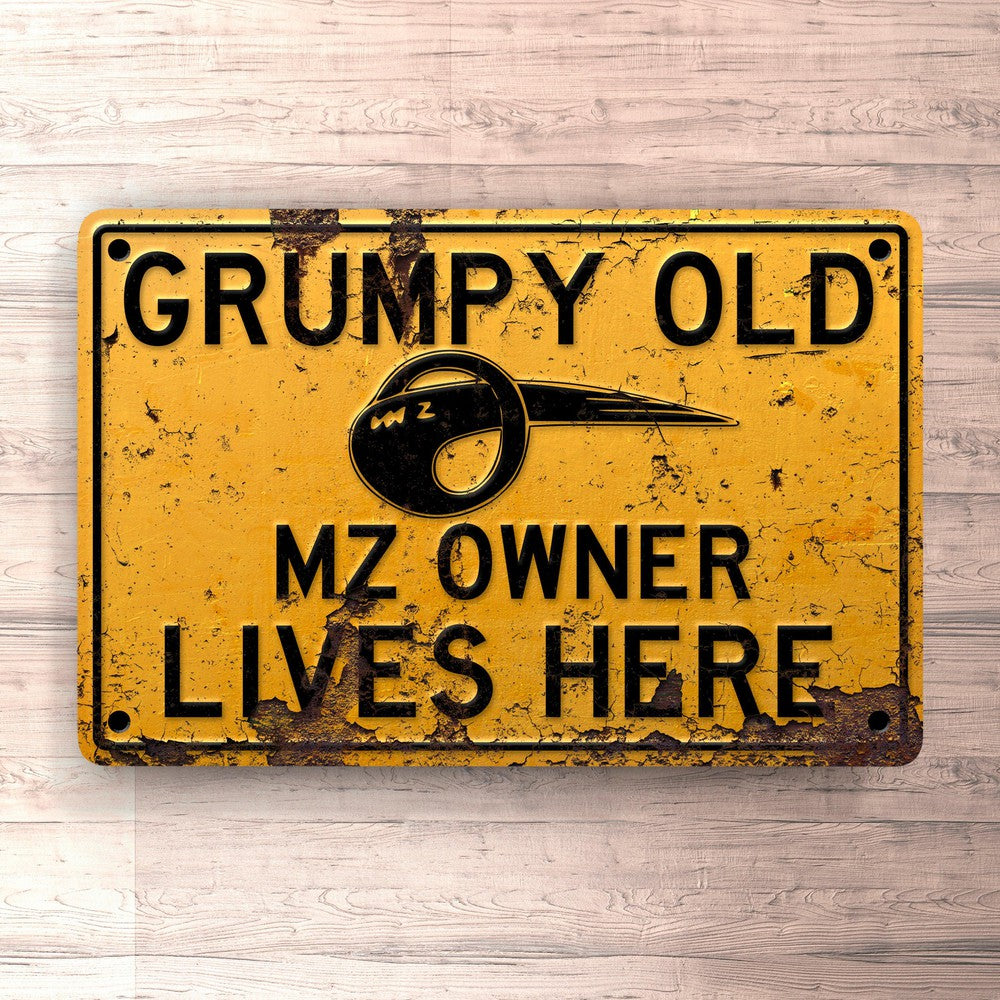 Mz Grumpy Old Mz Owner Lives Here Skilte, Musemåtte, Dørmåtte , Plakat-Skilte-MZ-Garage Culture Shop- garage - man cave - merchandise