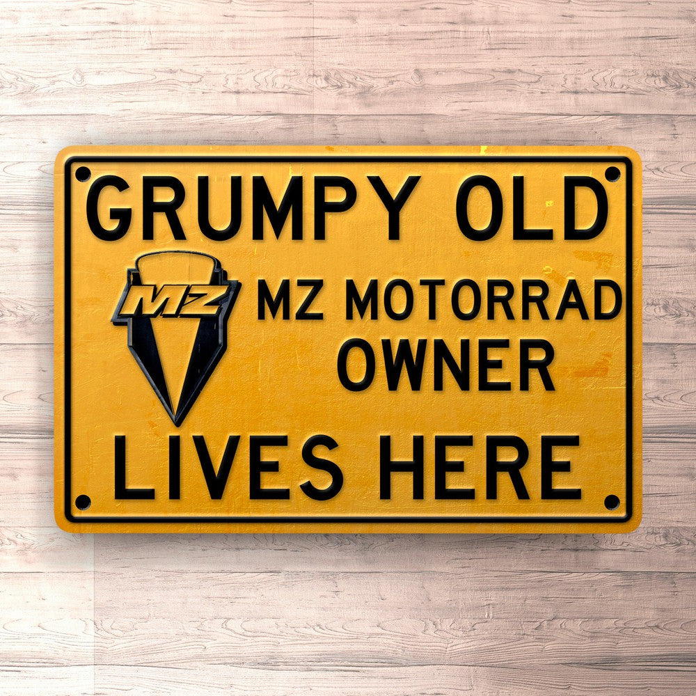 Mz Motorrad Grumpy Old Mz Motorrad Owner Lives Here Skilte, Musemåtte, Dørmåtte , Plakat-Skilte-MZ-Garage Culture Shop- garage - man cave - merchandise