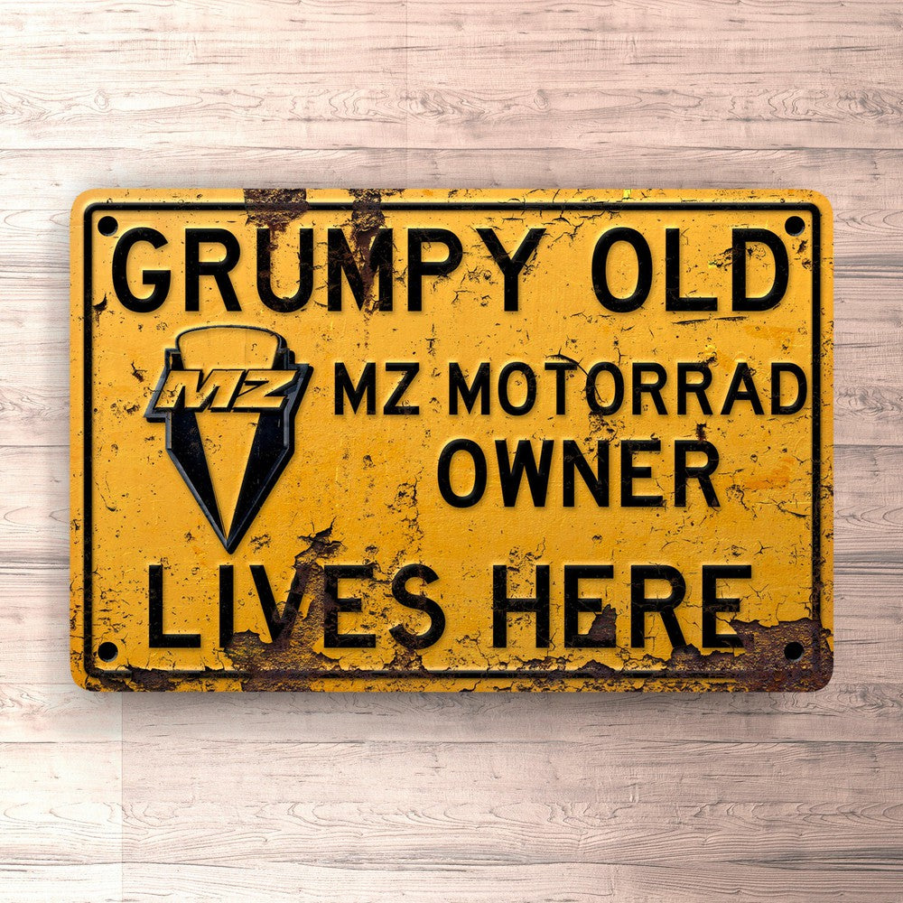 Mz Motorrad Grumpy Old Mz Motorrad Owner Lives Here Skilte, Musemåtte, Dørmåtte , Plakat-Skilte-MZ-Garage Culture Shop- garage - man cave - merchandise