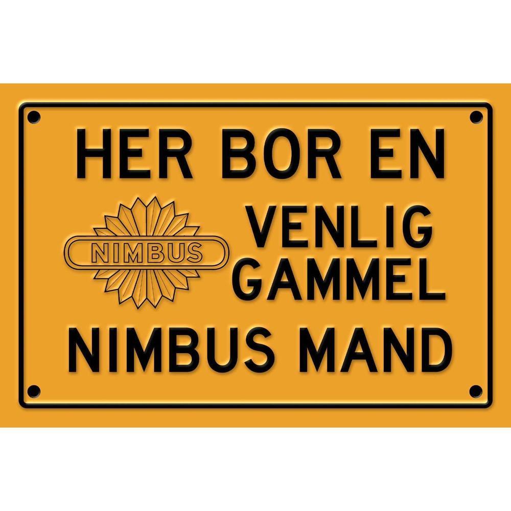 Nimbus Her Bor En Venlig Gammel Nimbus Mand Skilte, Musemåtte, Dørmåtte-Skilte-Nimbus-Garage Culture Shop- garage - man cave - merchandise