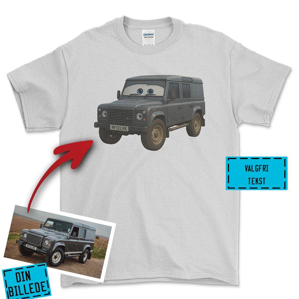 Personlig - Din Bil Pixar Cars Style - Med Din Bil MC Billede Unisex T-Shirt , Bomuld-Beklædning-Garage Culture-Hvid-S-Forside-Garage Culture Shop- garage - man cave - merchandise