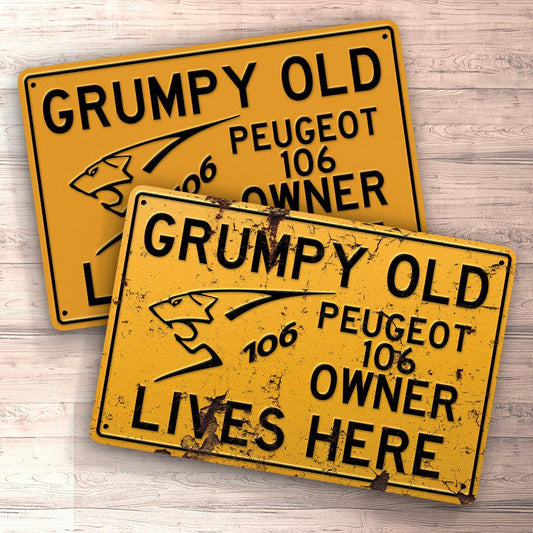 Peugeot 106 Grumpy Old Peugeot 106 Owner Lives Here Skilte, Musemåtte, Dørmåtte , Plakat-Skilte-Peugeot-Garage Culture Shop- garage - man cave - merchandise