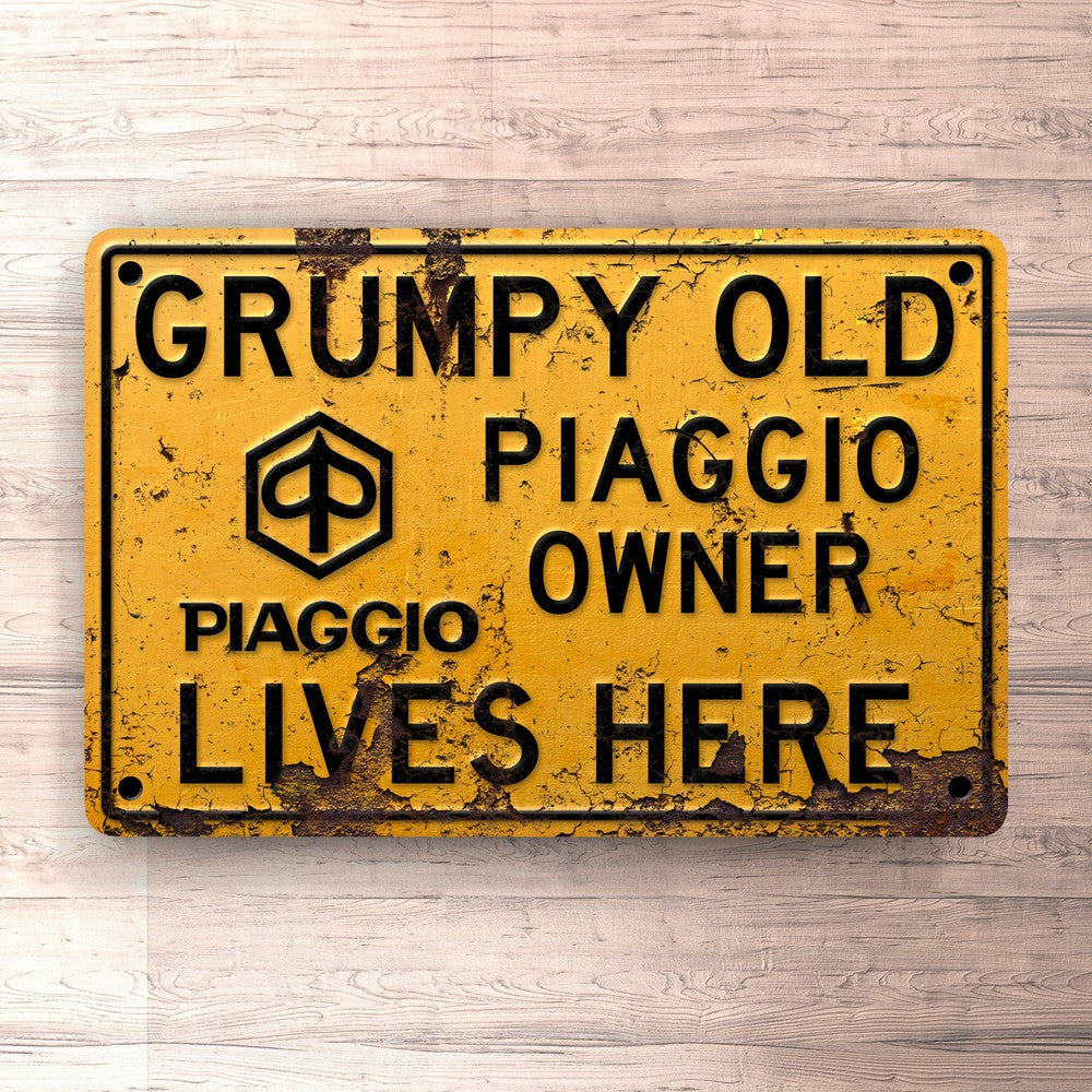 Piaggio Grumpy Old Piaggio Owner Lives Here Skilte, Musemåtte, Dørmåtte-Skilte-Piaggio-Garage Culture Shop- garage - man cave - merchandise