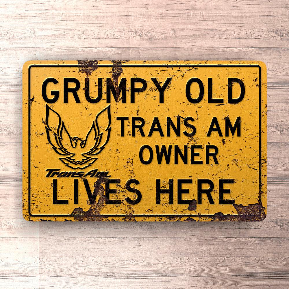 Pontiac Trans Am Grumpy Old Pontiac Trans Am Owner Lives Here Skilte, Musemåtte, Dørmåtte-Skilte-Pontiac-Garage Culture Shop- garage - man cave - merchandise