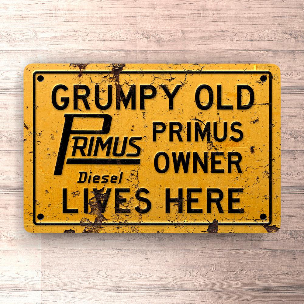 Primus Grumpy Old Owner Lives Here Skilte, Musemåtte, Dørmåtte , Plakat-Skilte-Primus-Garage Culture Shop- garage - man cave - merchandise