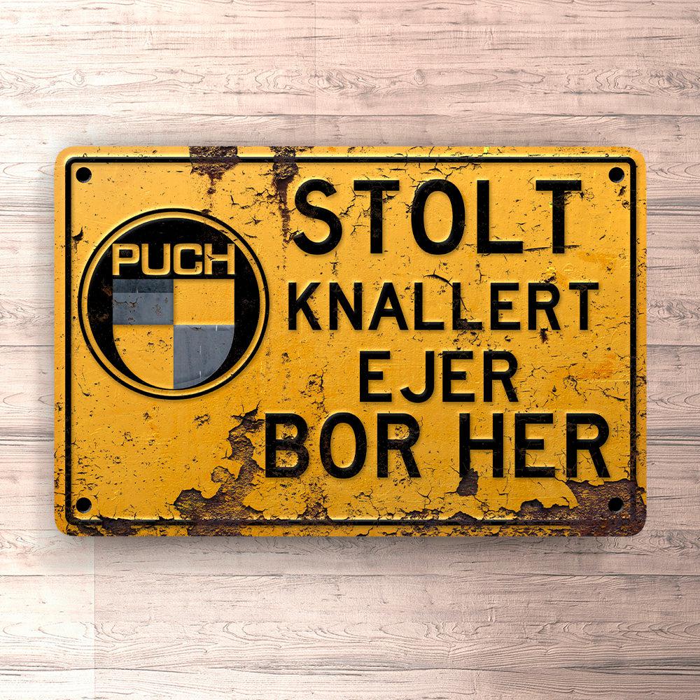 Puch - Stolt Puch Knallert Ejer Bor Her Skilte, Musemåtte, Dørmåtte-Skilte-Puch-Garage Culture Shop- garage - man cave - merchandise