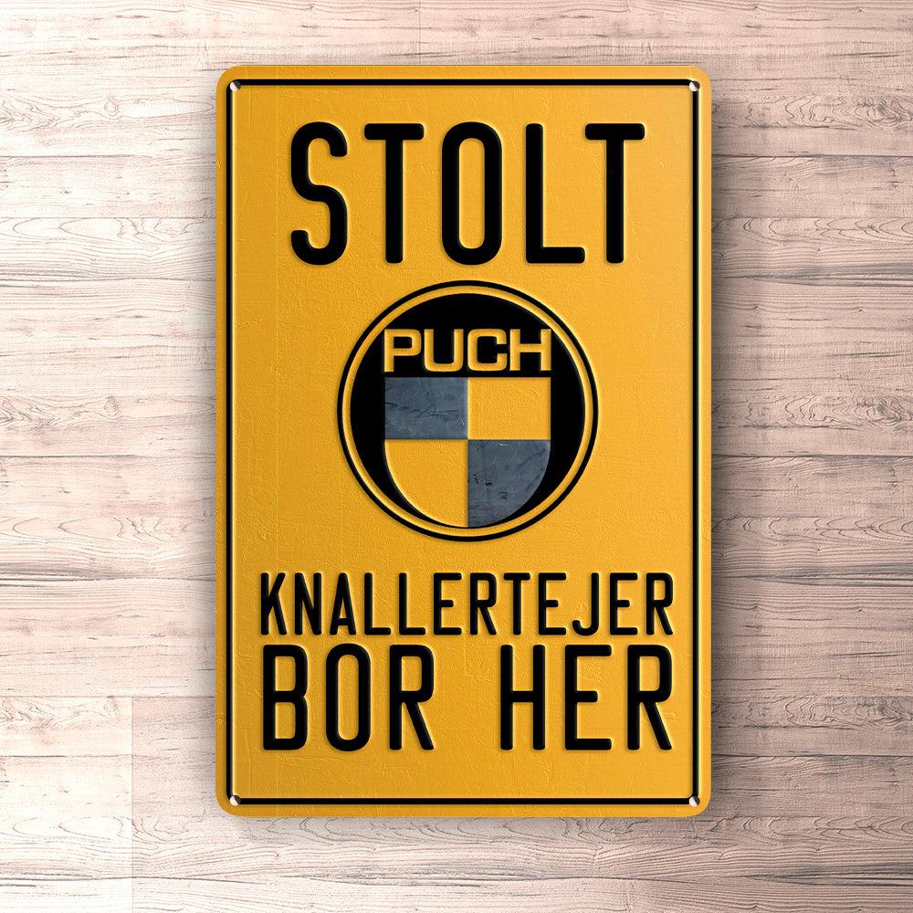 Puch - Stolt Puch Knallertejer Bor Her Skilte, Musemåtte, Dørmåtte , Plakat-Skilte-Puch-Garage Culture Shop- garage - man cave - merchandise