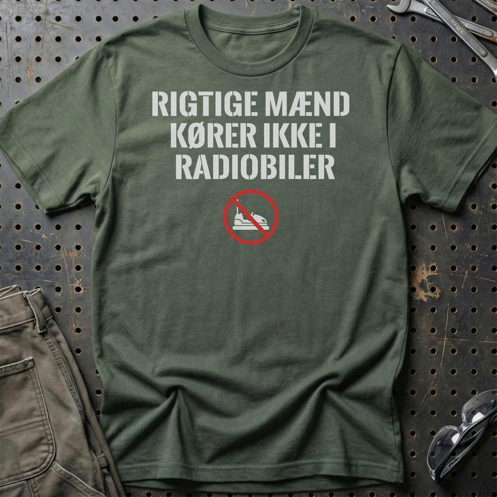 Rigtige Mænd Kører Ikke I Radiobiler - Unisex T-Shirt , Bomuld-Beklædning-Garage Culture-Grøn Militær-S-Garage Culture Shop- garage - man cave - merchandise