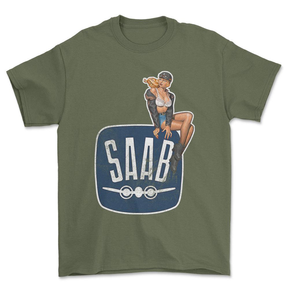 Saab Pinup - Unisex T-Shirt , Bomuld-Beklædning-Saab-Grøn Militær-S-Forside-Garage Culture Shop- garage - man cave - merchandise