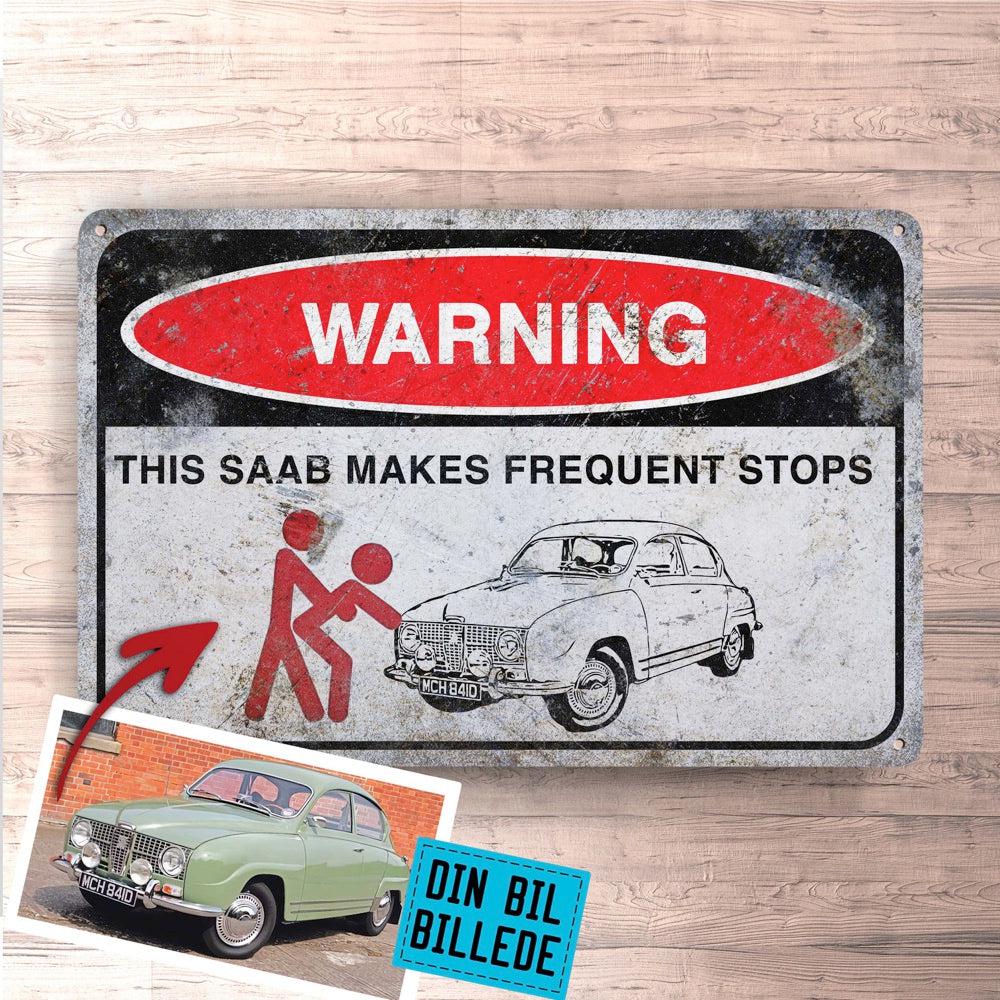 Saab This Saab Makes Frequent Stops Skilte Skilte, Musemåtte, Dørmåtte , Plakat-Skilte-Saab-Garage Culture Shop- garage - man cave - merchandise