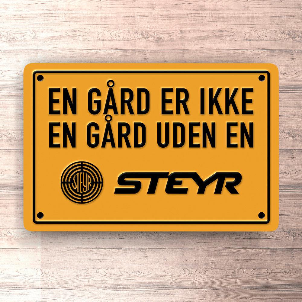 Steyr En Gård Er Ikke En Gård Uden En Steyr Skilte, Musemåtte, Dørmåtte , Plakat-Skilte-Steyr-Garage Culture Shop- garage - man cave - merchandise
