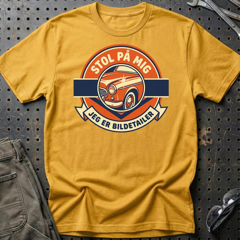 Stol På Mig – Jeg Er Bildetailer - Unisex T-Shirt , Bomuld-Beklædning-Garage Culture-Guld-S-Garage Culture Shop- garage - man cave - merchandise