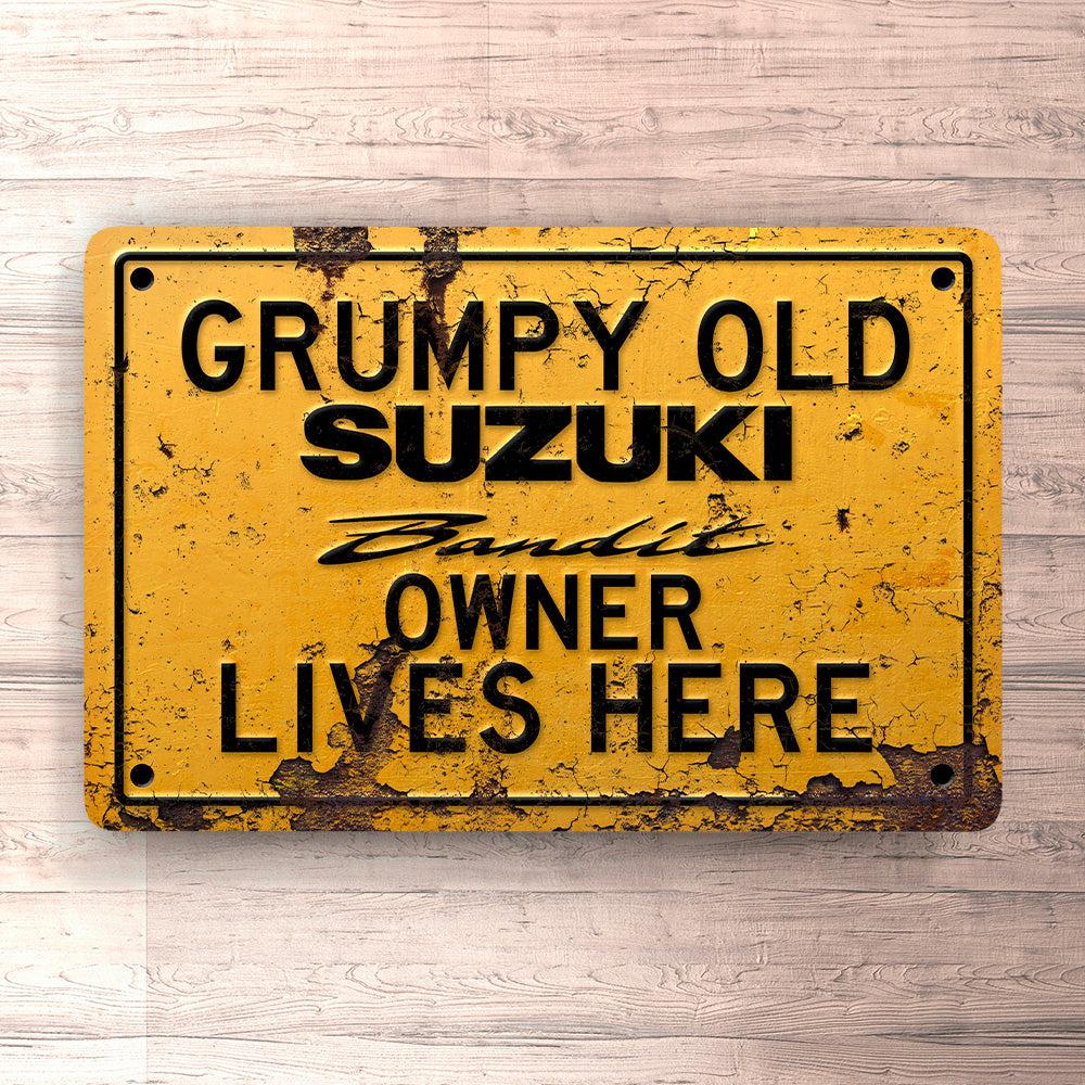 Suzuki Bandit Grumpy Old Suzuki Bandit Owner Lives Here Skilte, Musemåtte, Dørmåtte-Skilte-Suzuki-Garage Culture Shop- garage - man cave - merchandise