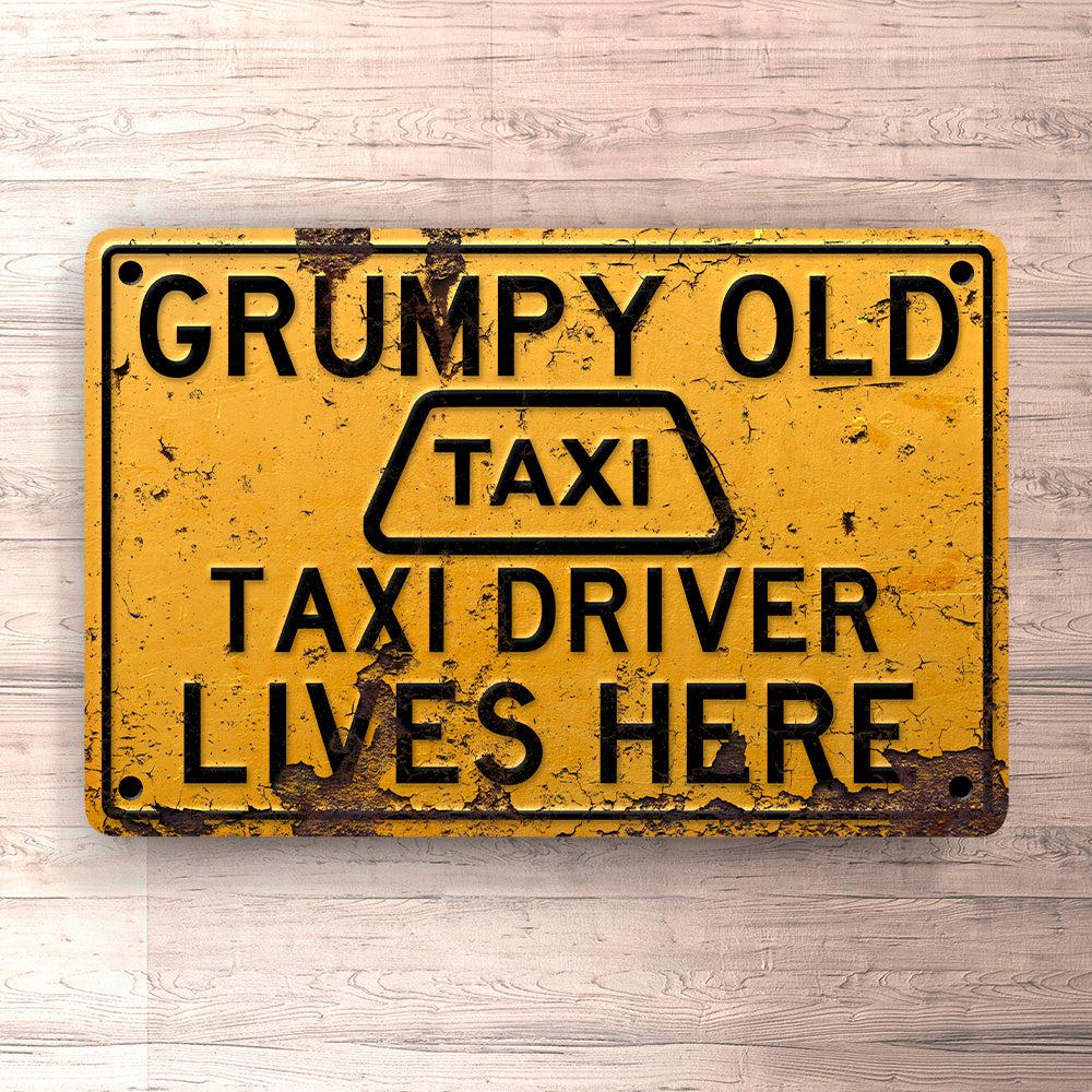 Taxi Grumpy Old Taxi Driver Lives Here Skilte, Musemåtte, Dørmåtte , Plakat-Skilte-Taxi-Garage Culture Shop- garage - man cave - merchandise