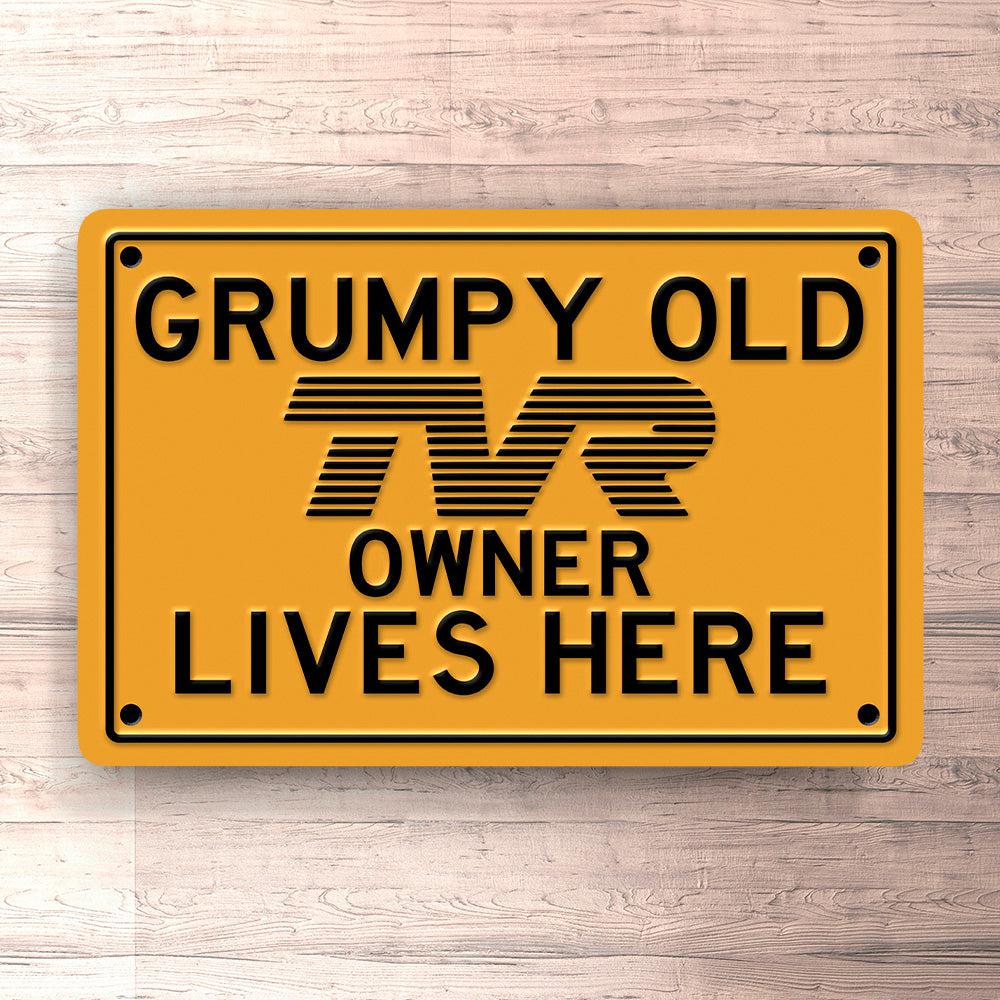 Tvr Grumpy Old Tvr Owner Lives Here Skilte, Musemåtte, Dørmåtte , Plakat-Skilte-TVR-Garage Culture Shop- garage - man cave - merchandise