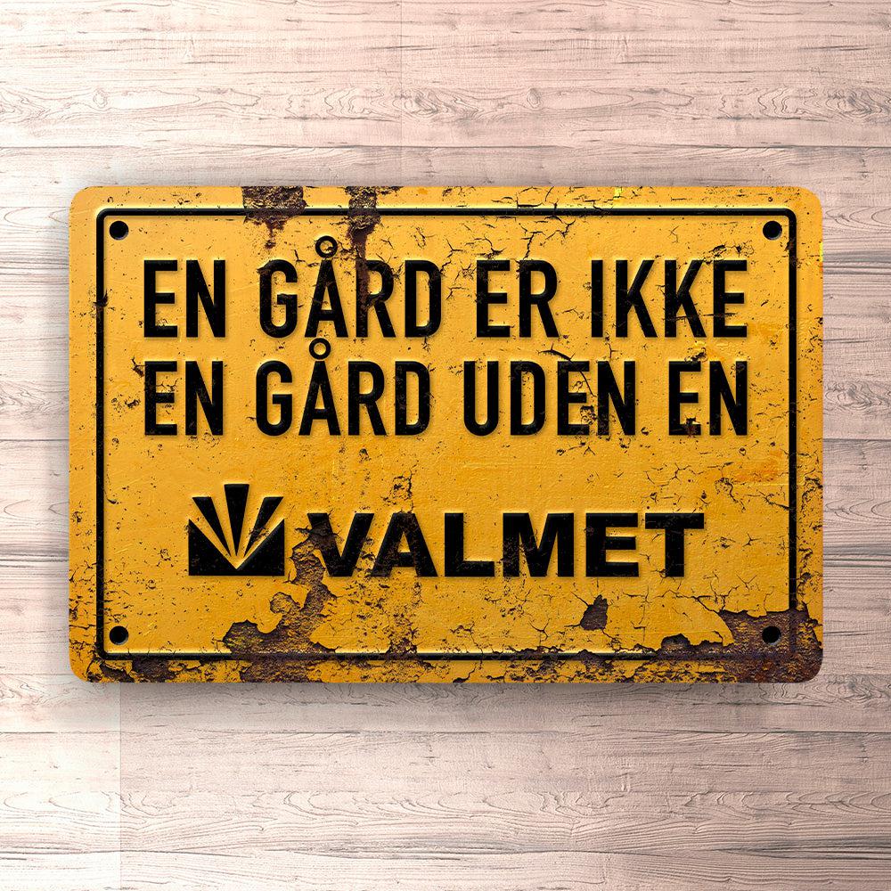 Valmet En Gård Er Ikke En Gård Uden En Valmet Skilte, Musemåtte, Dørmåtte , Plakat-Skilte-Valmet-Garage Culture Shop- garage - man cave - merchandise