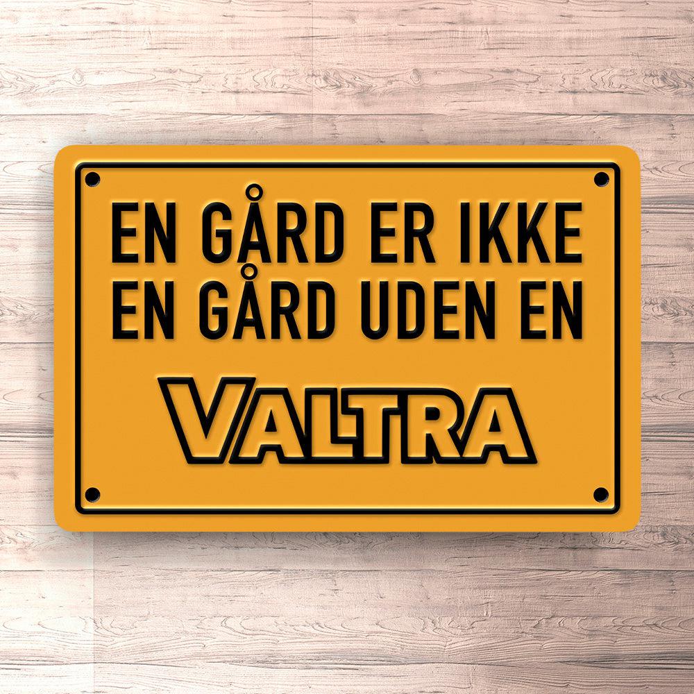 Valtra En Gård Er Ikke En Gård Uden En Valtra Skilte, Musemåtte, Dørmåtte , Plakat-Skilte-Valtra-Garage Culture Shop- garage - man cave - merchandise