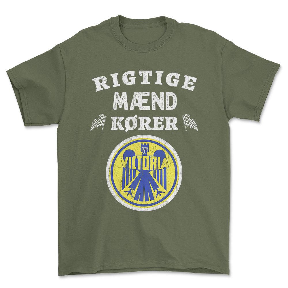 Victoria Rigtige Mænd Kører - Unisex T-Shirt , Bomuld-Beklædning-Victoria-Grøn Militær-S-Forside-Garage Culture Shop- garage - man cave - merchandise