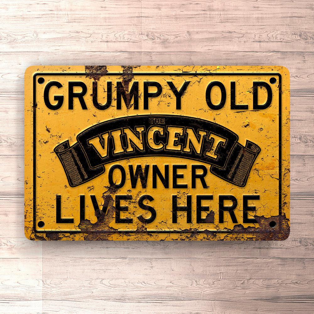 Vincent Grumpy Old Vincent Owner Lives Here Skilte, Musemåtte, Dørmåtte-Skilte-Vincent-Garage Culture Shop- garage - man cave - merchandise