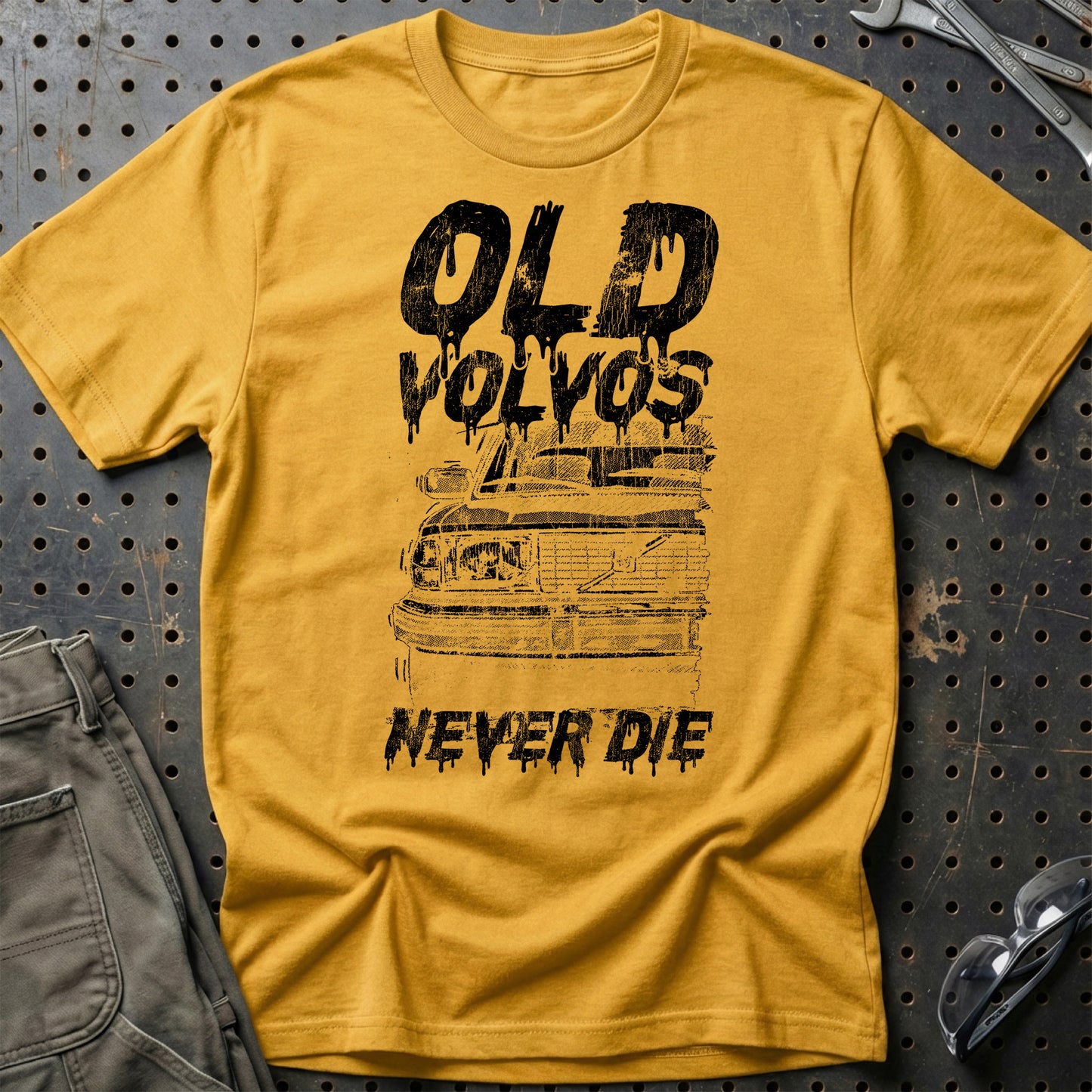 Volvo Old Volvos Never Die Volvo 240 Early 80s Model Unisex T-Shirt , Bomuld-Beklædning-Volvo-Guld-S-Garage Culture Shop- garage - man cave - merchandise