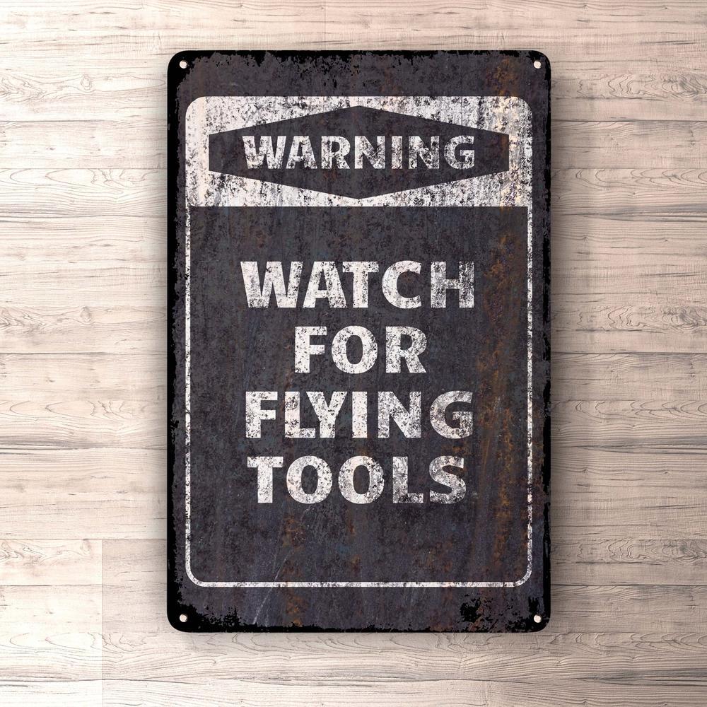 Warning Watch For Flying Tools Skilte, Musemåtte, Dørmåtte-Skilte-Funny Garage-Garage Culture Shop- garage - man cave - merchandise