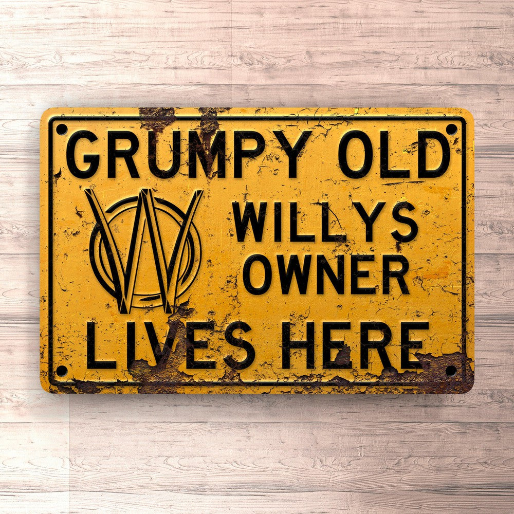 Willys Grumpy Old Willys Owner Lives Here Skilte, Musemåtte, Dørmåtte-Skilte-Willys-Garage Culture Shop- garage - man cave - merchandise