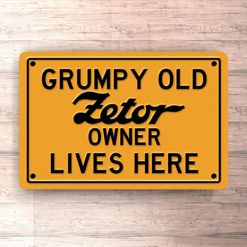 Zetor Grumpy Old Owner Lives Here Skilte, Musemåtte, Dørmåtte , Plakat-Skilte-Zetor-Garage Culture Shop- garage - man cave - merchandise