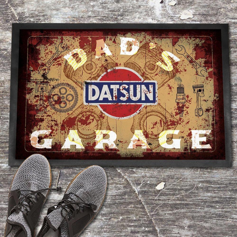 Datsun Dads Garage Vintage Dørmåtte-Dørmåtte-Datsun-Garage Culture Shop- garage - man cave - merchandise