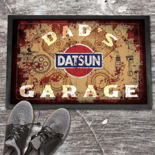 Datsun Dads Garage Vintage Dørmåtte-Dørmåtte-Datsun-Garage Culture Shop- garage - man cave - merchandise