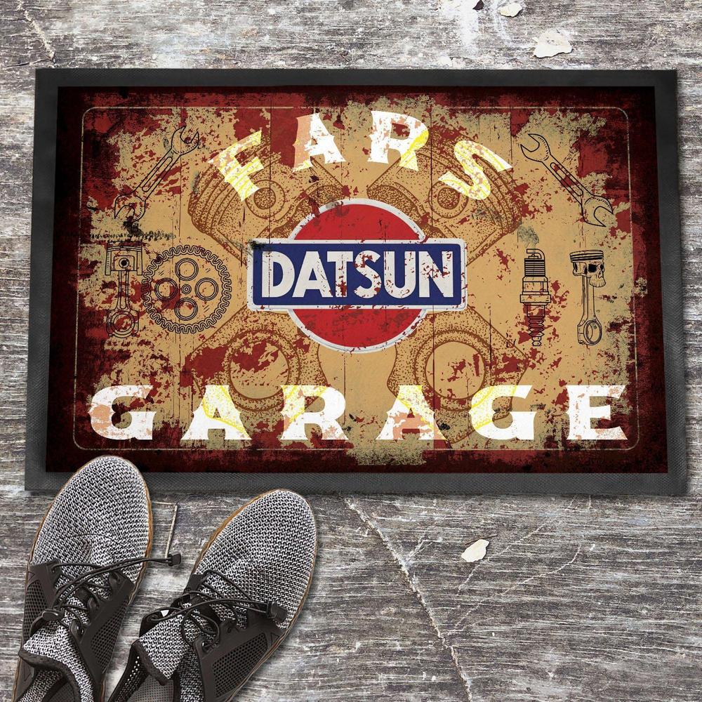 Datsun Fars Garage Vintage Dørmåtte-Dørmåtte-Datsun-Garage Culture Shop- garage - man cave - merchandise