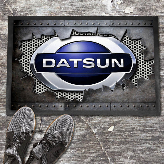 Datsun Metal Ripped Dørmåtte-Dørmåtte-Datsun-Garage Culture Shop- garage - man cave - merchandise