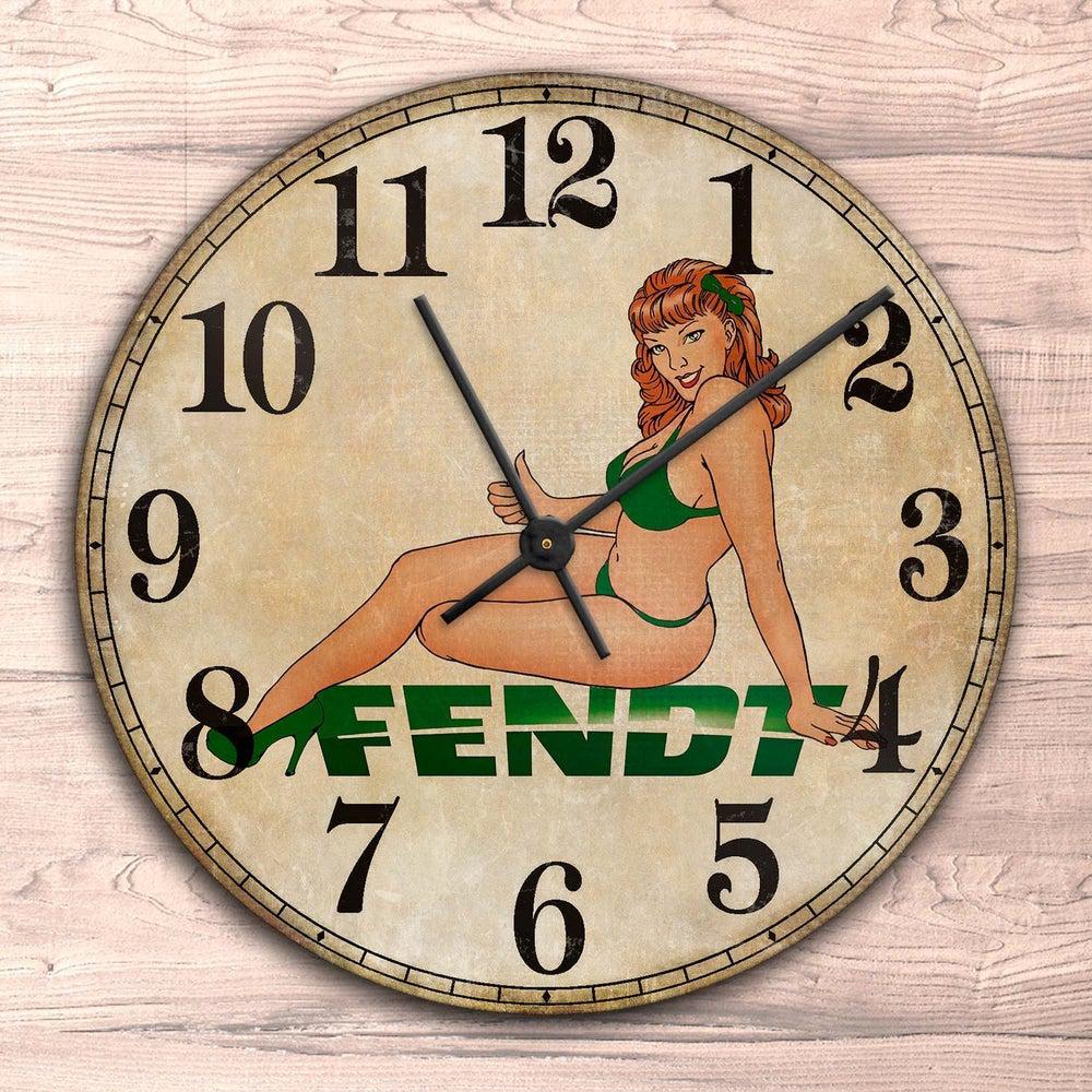 Fendt Pin-Up Vintage Vægur Rundt-Clock-Fendt-Garage Culture Shop- garage - man cave - merchandise