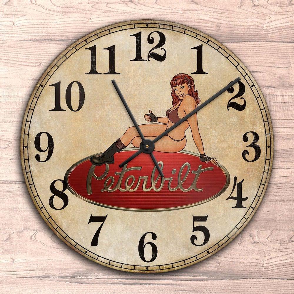 Peterbilt Pin-Up Vintage Vægur Rundt-Clock-Peterbilt-Garage Culture Shop- garage - man cave - merchandise