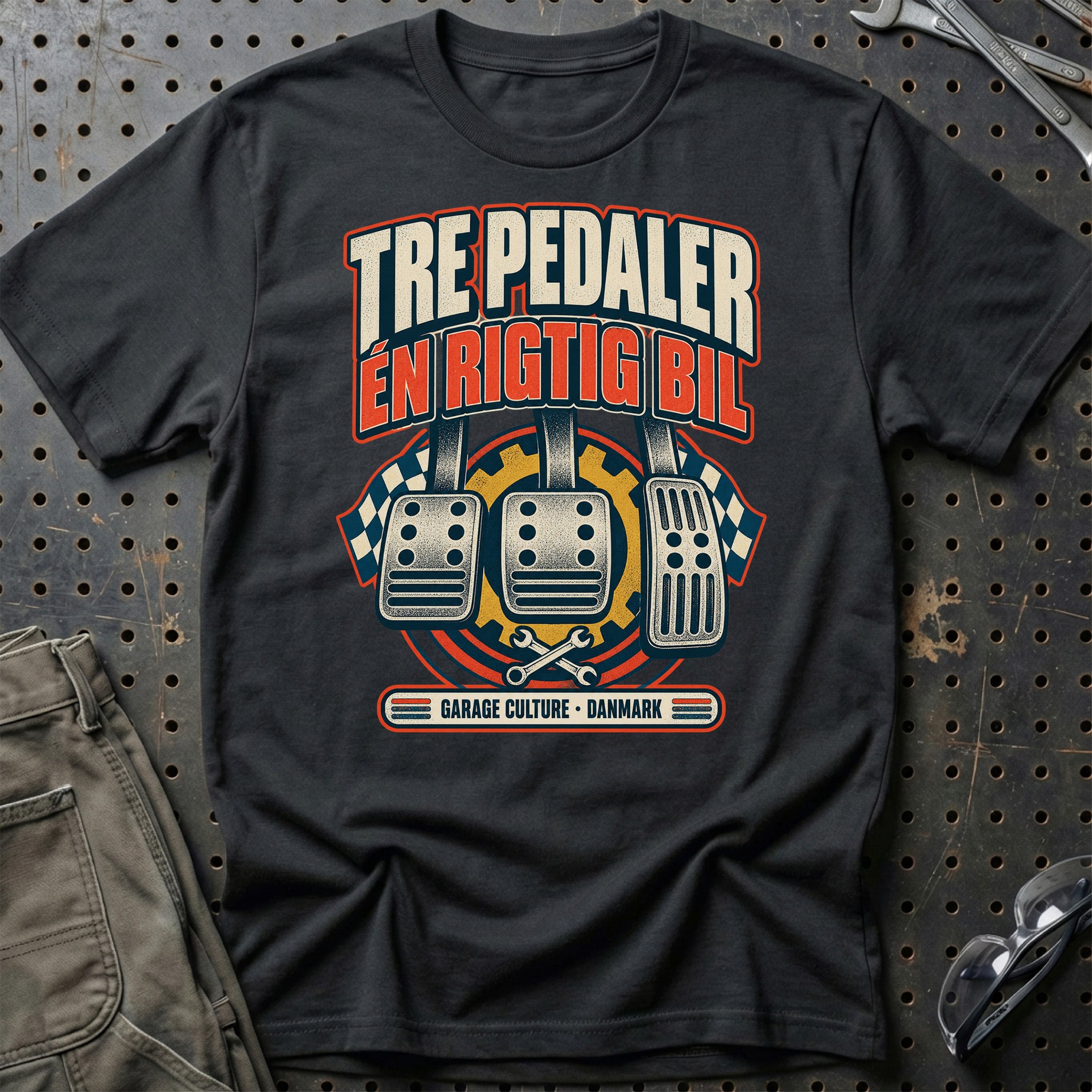 Tre Pedaler – Én Rigtig Bil T-Shirt