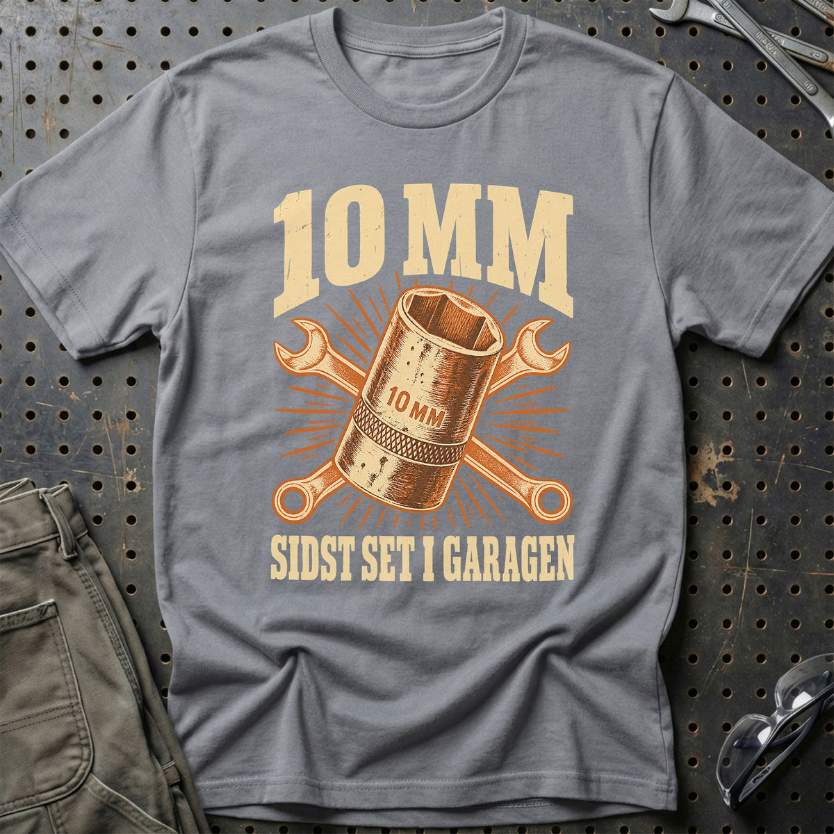 
Produktbillede af 10 MM – Sidst set i garagen T-Shirt