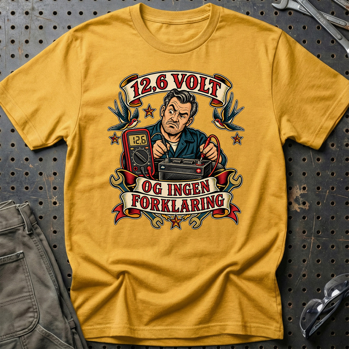
12,6 volt – Og ingen forklaring – Unisex T-Shirt – Guld