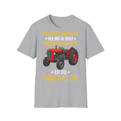 Massey Ferguson 35 Tractor T-Shirt — Ingen er perfekt men hvis du køber Massey Ferguson 35 er du sgu tæt på